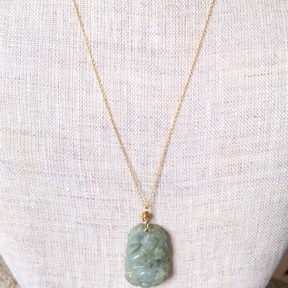 Genuine Jade carved pendant necklace.  Burmese celadon.  18k over 925 chain. - Picture 2 of 7